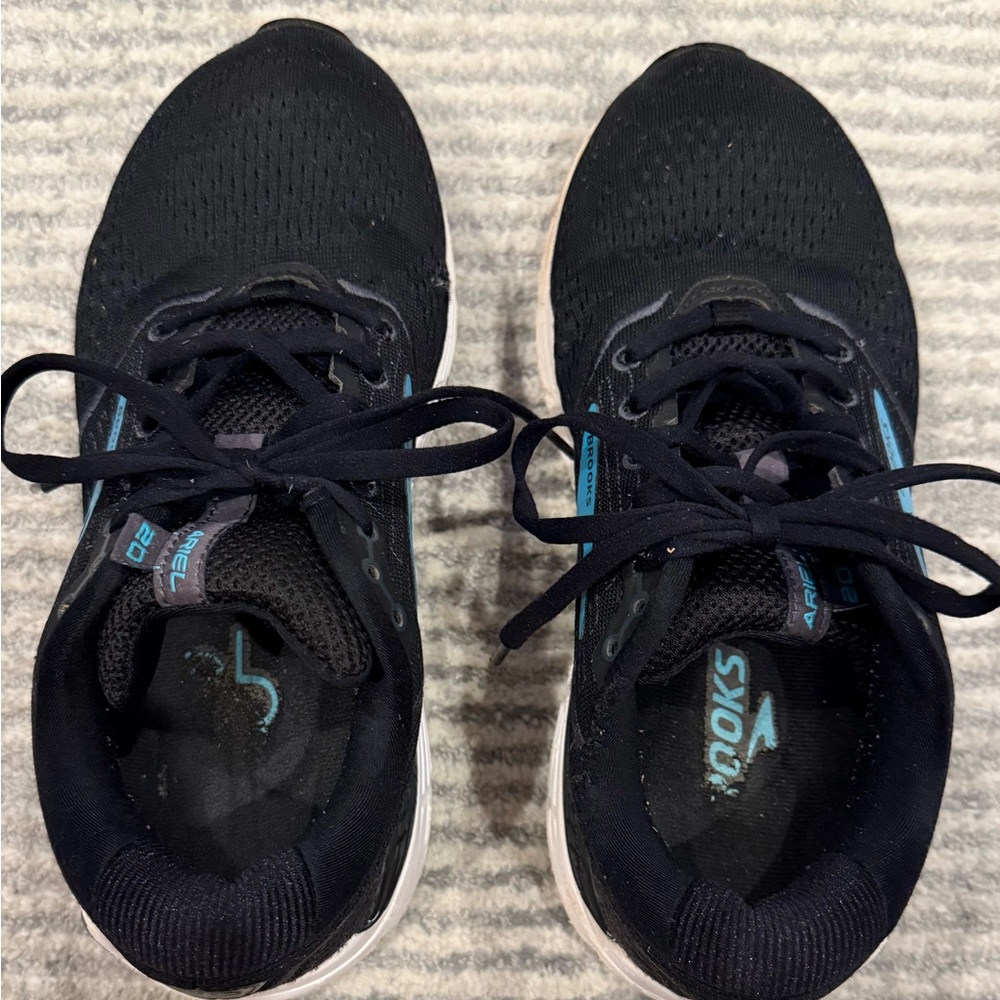 Women’s Black Brooks Sneakers